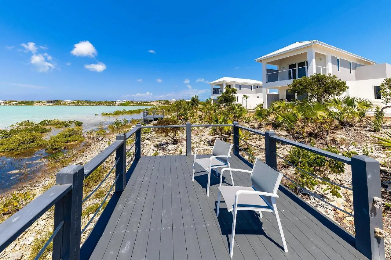 New Tropical Waterfront Cooper Jack Bay Villas Five Cays Settlement 0*,  Turks en Caicos Eilanden