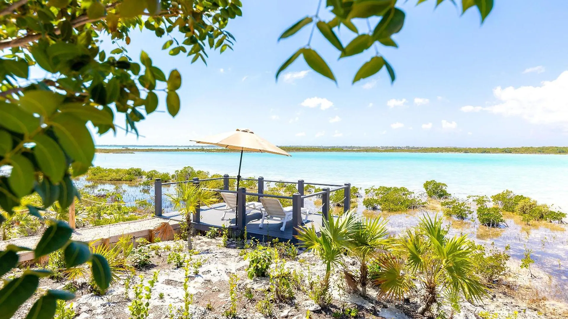 New Tropical Waterfront Cooper Jack Bay Villas Five Cays Settlement Turks en Caicos Eilanden