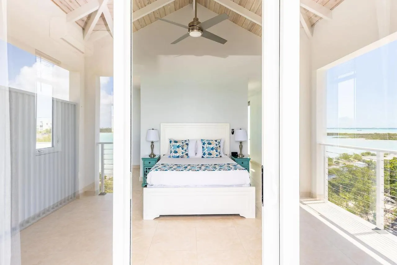 New Tropical Waterfront Cooper Jack Bay Villas Five Cays Settlement タークス・カイコス諸島